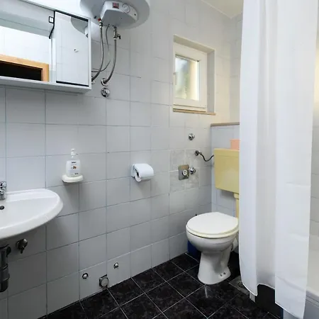 Vila Milas * Jesenice (Split-Dalmatia)