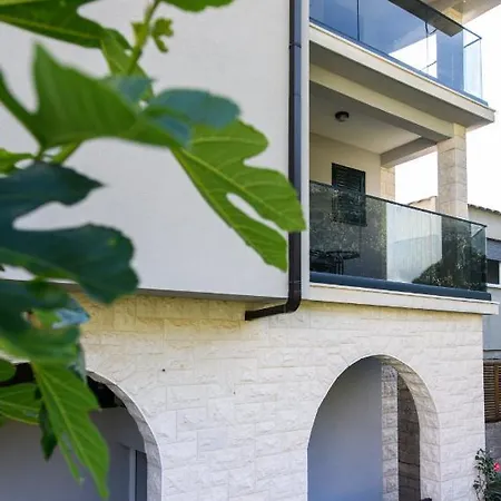Vila Milas * Jesenice (Split-Dalmatia)