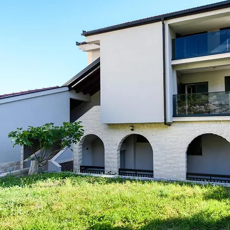 Vila Milas * Jesenice (Split-Dalmatia)