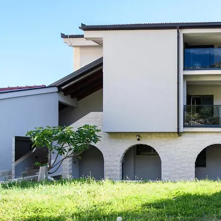 Vila Milas * Jesenice (Split-Dalmatia)